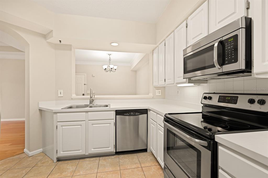 5302 Bay Club Circle Tampa, FL 33607 - Photo 9 of 43