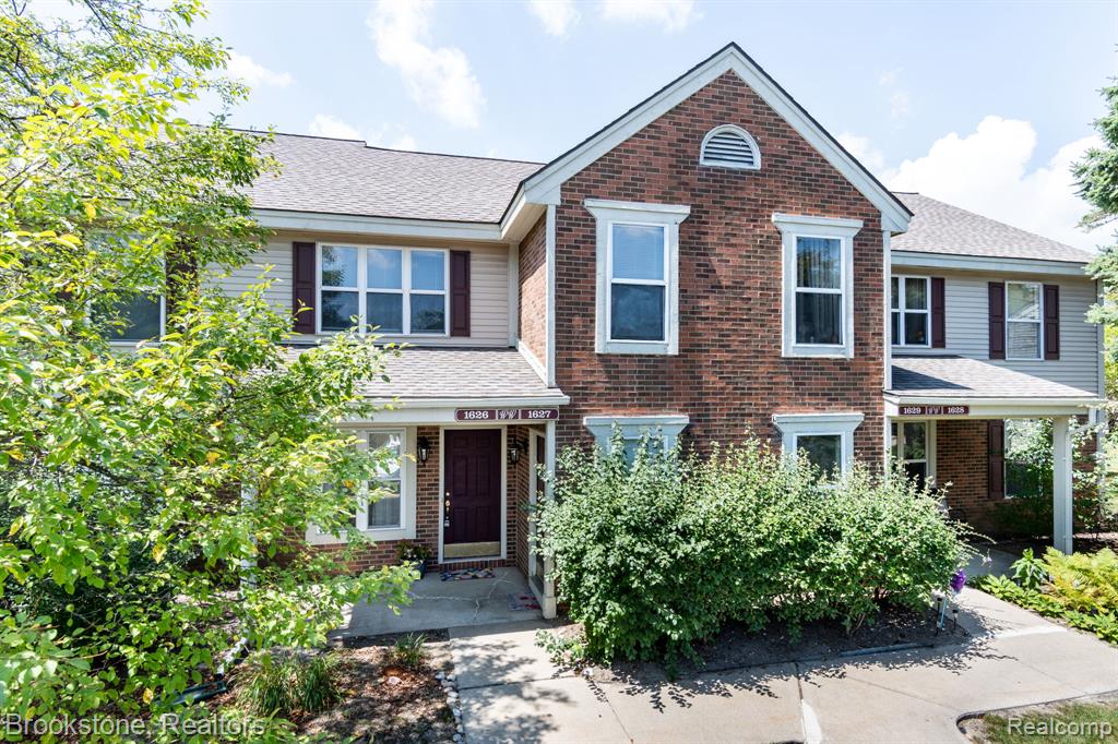 1626 Emerson Circle Rochester Hills, MI 48307 - Photo 2 of 24