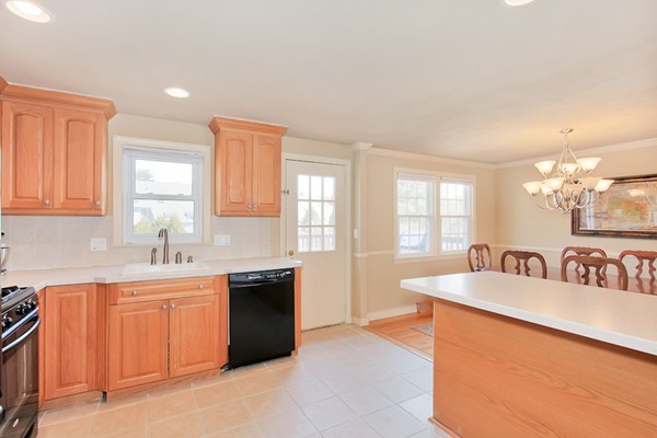29 Wilson Road Northborough, MA 01532 - Photo 6 of 27 Gallery Image 6