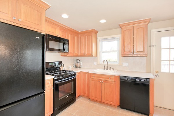 29 Wilson Road Northborough, MA 01532 - Photo 8 of 27 Gallery Image 8