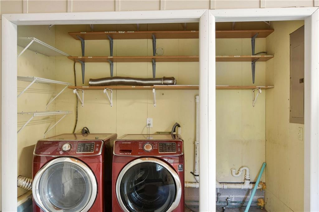 106 Dodge Road St. Simons Island, GA 31522 - Photo 23 of 24 Laundry area