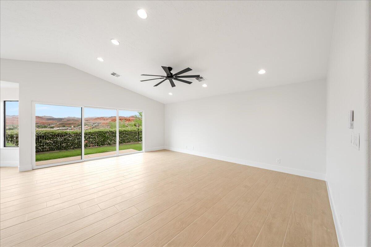 872 West 680 North St. George, UT 84770 - Photo 2 of 48 Family room