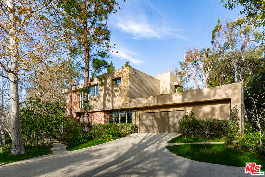 3114 Streamview Lane Studio City, CA 91604 - Photo 2 of 75 a view of a street from a balcony