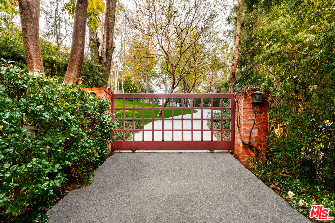 3114 Streamview Lane Studio City, CA 91604 - Photo 3 of 75