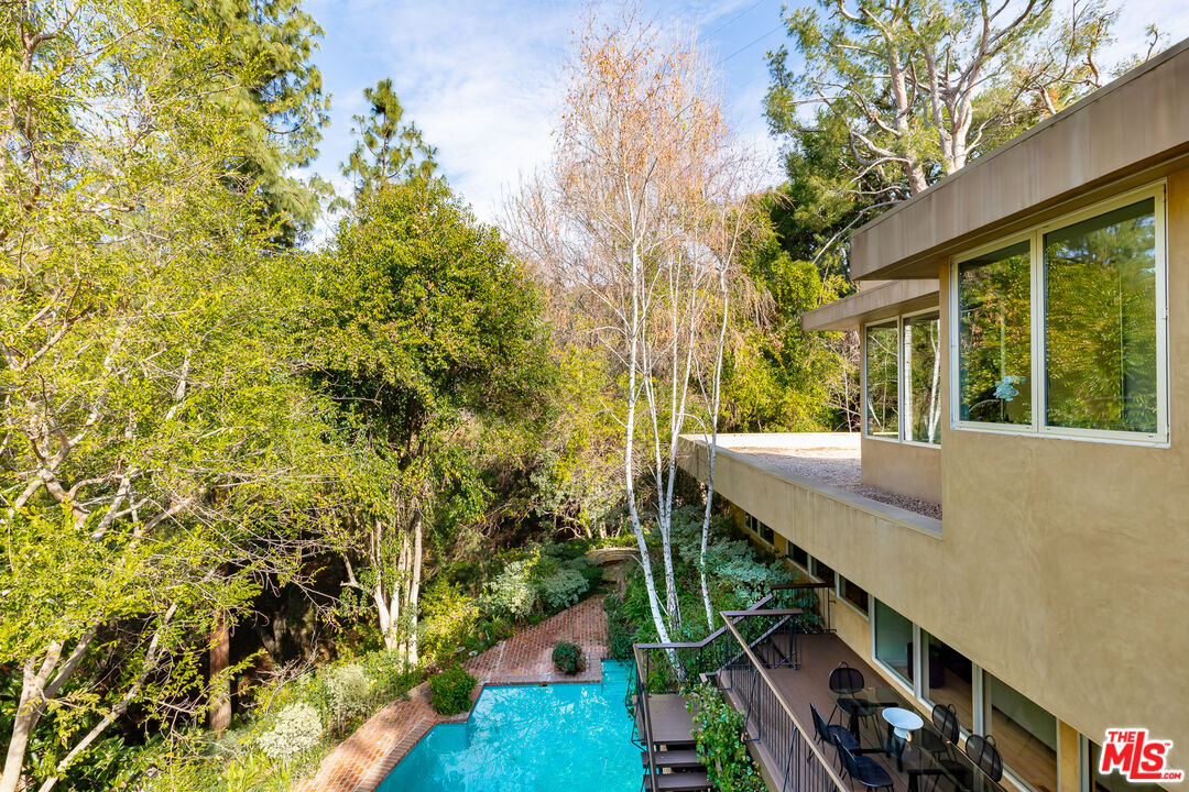 3114 Streamview Lane Studio City, CA 91604 - Photo 37 of 75 a view of balcony with furniture and garden