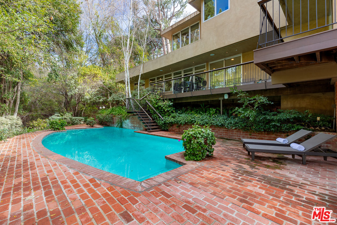 3114 Streamview Lane Studio City, CA 91604 - Photo 47 of 75 a view of a backyard with sitting area