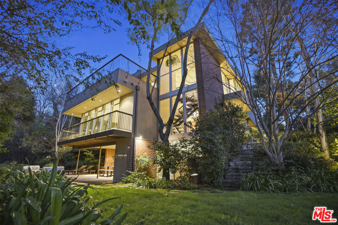 3114 Streamview Lane Studio City, CA 91604 - Photo 66 of 75 a view of a building with a yard