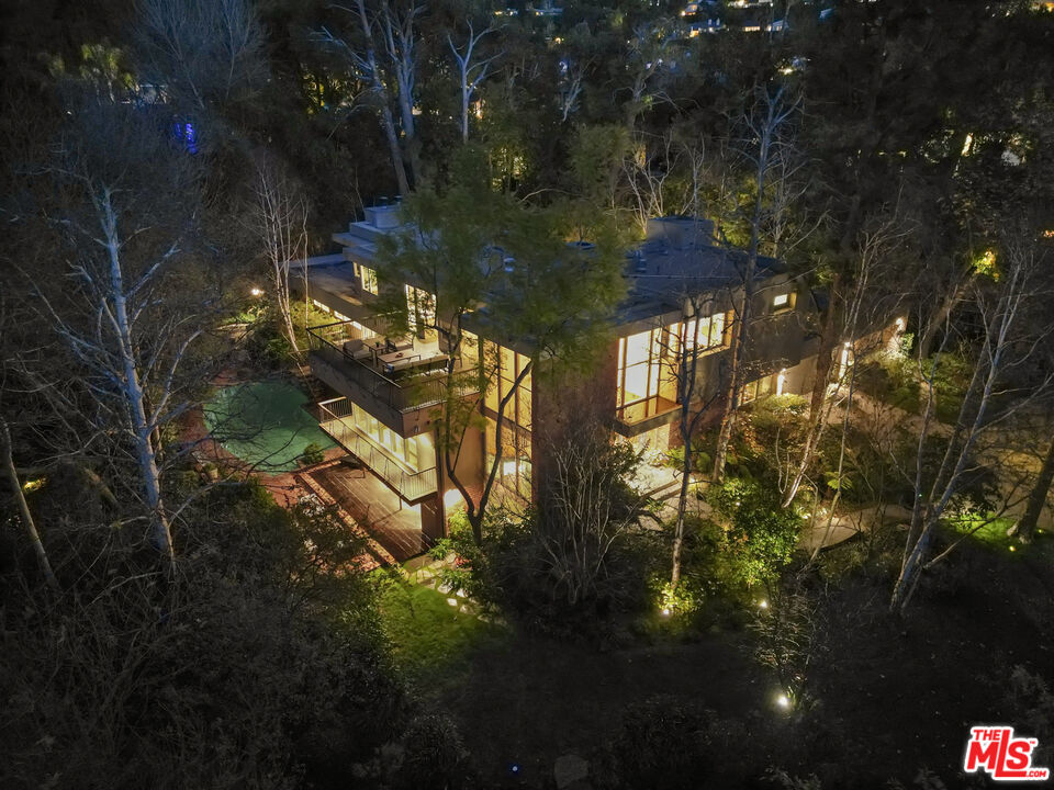 3114 Streamview Lane Studio City, CA 91604 - Photo 68 of 75 a view of a yard