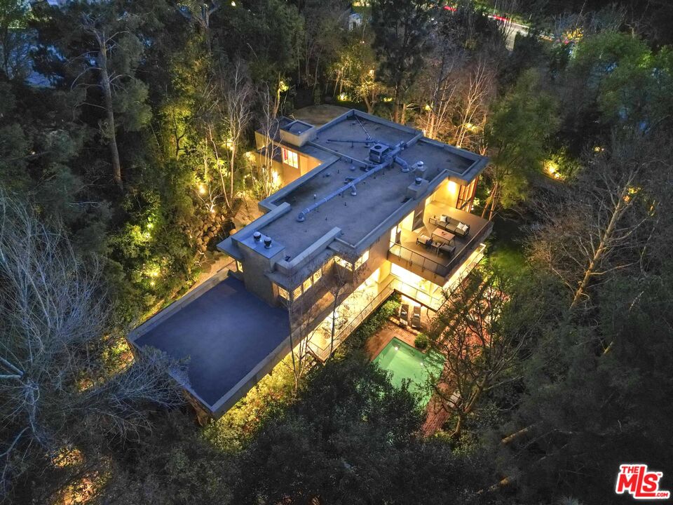 3114 Streamview Lane Studio City, CA 91604 - Photo 70 of 75 a view of a backyard