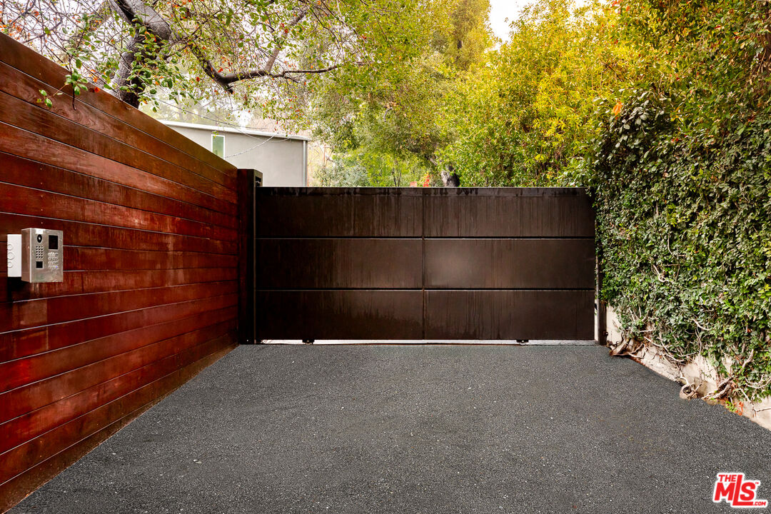 3114 Streamview Lane Studio City, CA 91604 - Photo 73 of 75 a view of outdoor space and yard