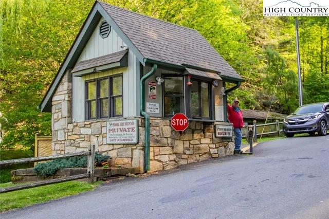 $439,900 | 216 Saddle Lane, Deep Gap, NC 28618