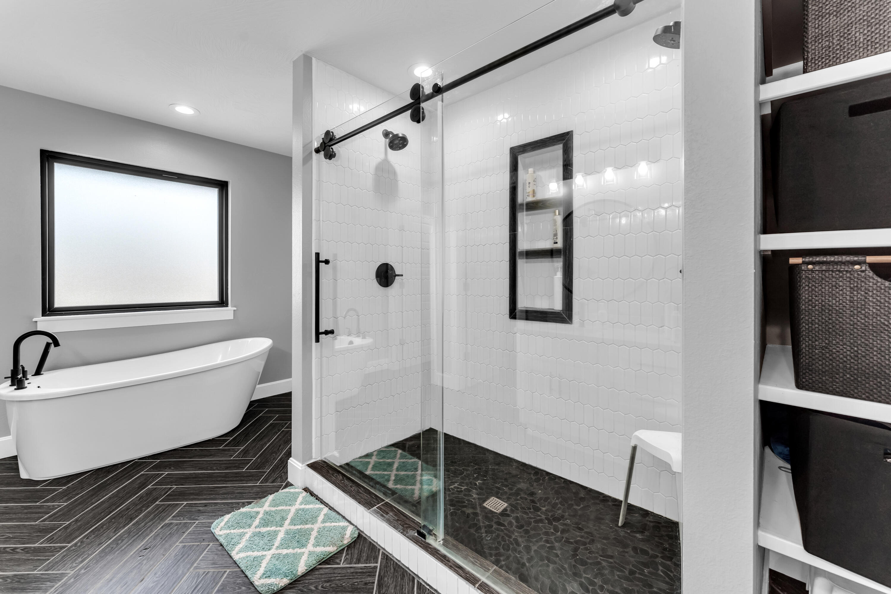 396 Blue Bell Road Billings, MO 65610 - Photo 12 of 22 Soaking Tub and Shower