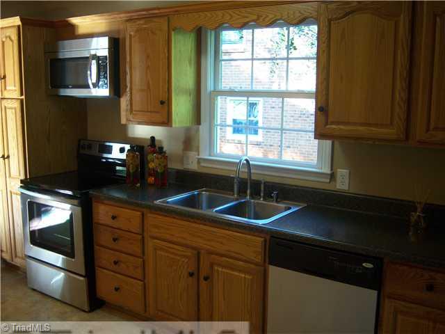 333 Barons Road Clemmons, NC 27012 - Photo 3 of 14 Kitchen. new stainless appliances, and counter tops