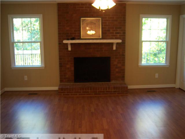 333 Barons Road Clemmons, NC 27012 - Photo 9 of 14 Den/Family/Great Room.