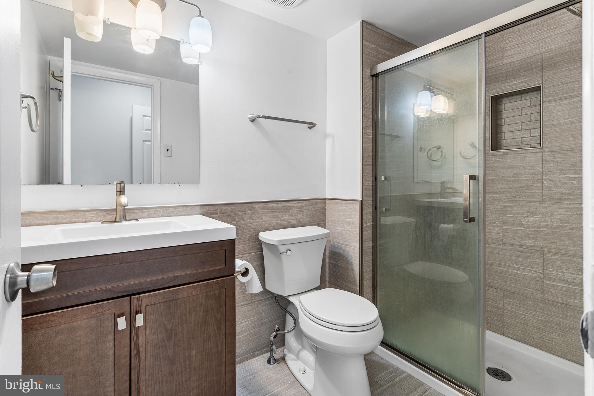 438 B Willow Turn Mount Laurel, NJ 08054 - Photo 25 of 27 a bathroom with a sink a toilet and shower