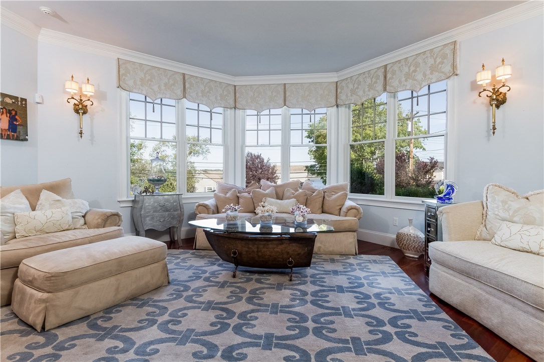 171 Eustis Avenue Newport, RI 02840 - Photo 17 of 39 Living Room