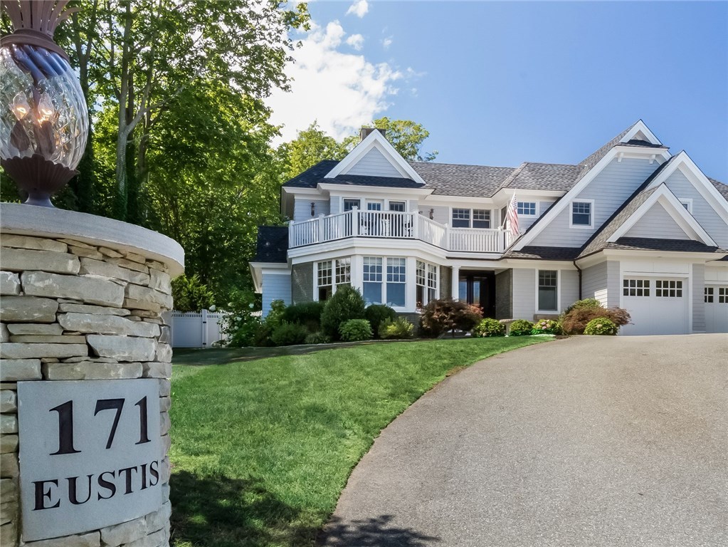 171 Eustis Avenue Newport, RI 02840 - Photo 3 of 39