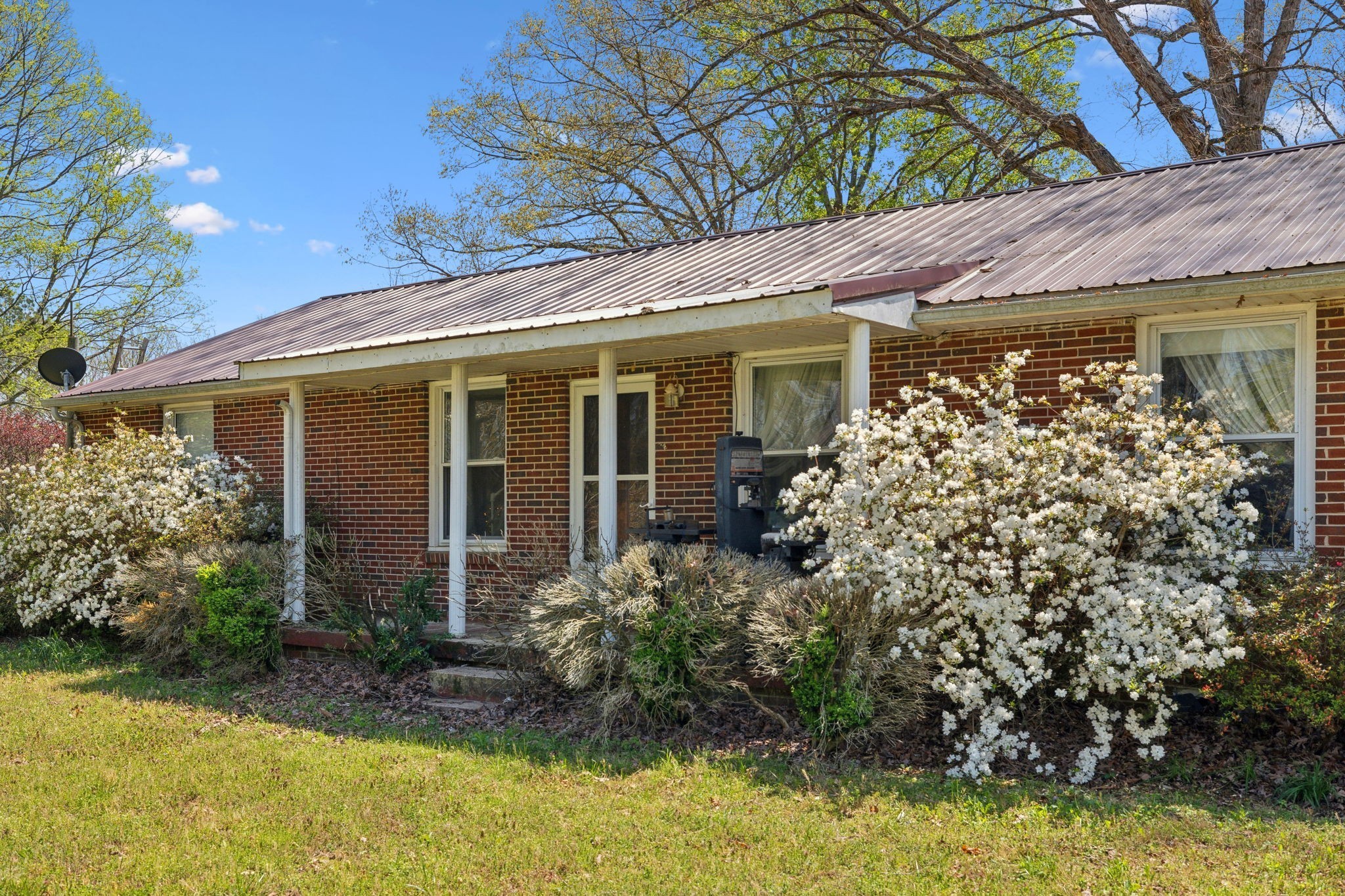 3467 Shouse Road Santa Fe, TN 38482 - Photo 13 of 55 a view of a house with garden and swimming pool