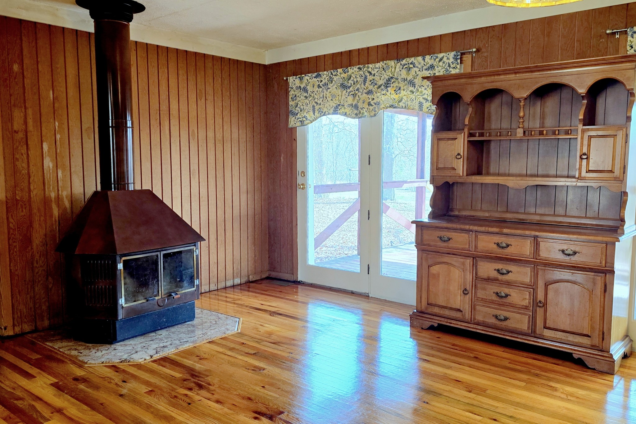 3467 Shouse Road Santa Fe, TN 38482 - Photo 16 of 55 a living room with furniture and a fireplace