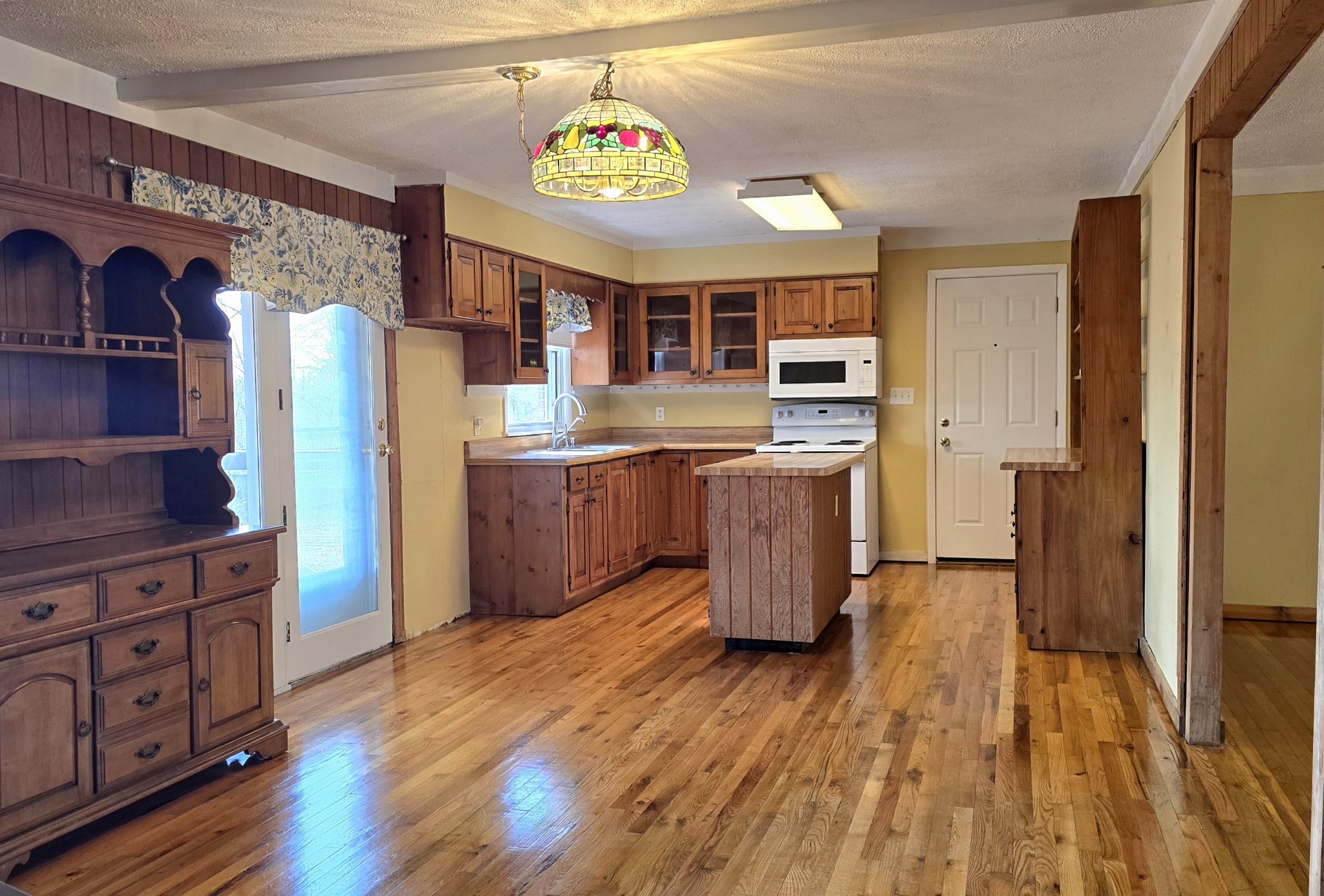 3467 Shouse Road Santa Fe, TN 38482 - Photo 18 of 55 a kitchen with stainless steel appliances granite countertop a refrigerator a stove and a wooden floors