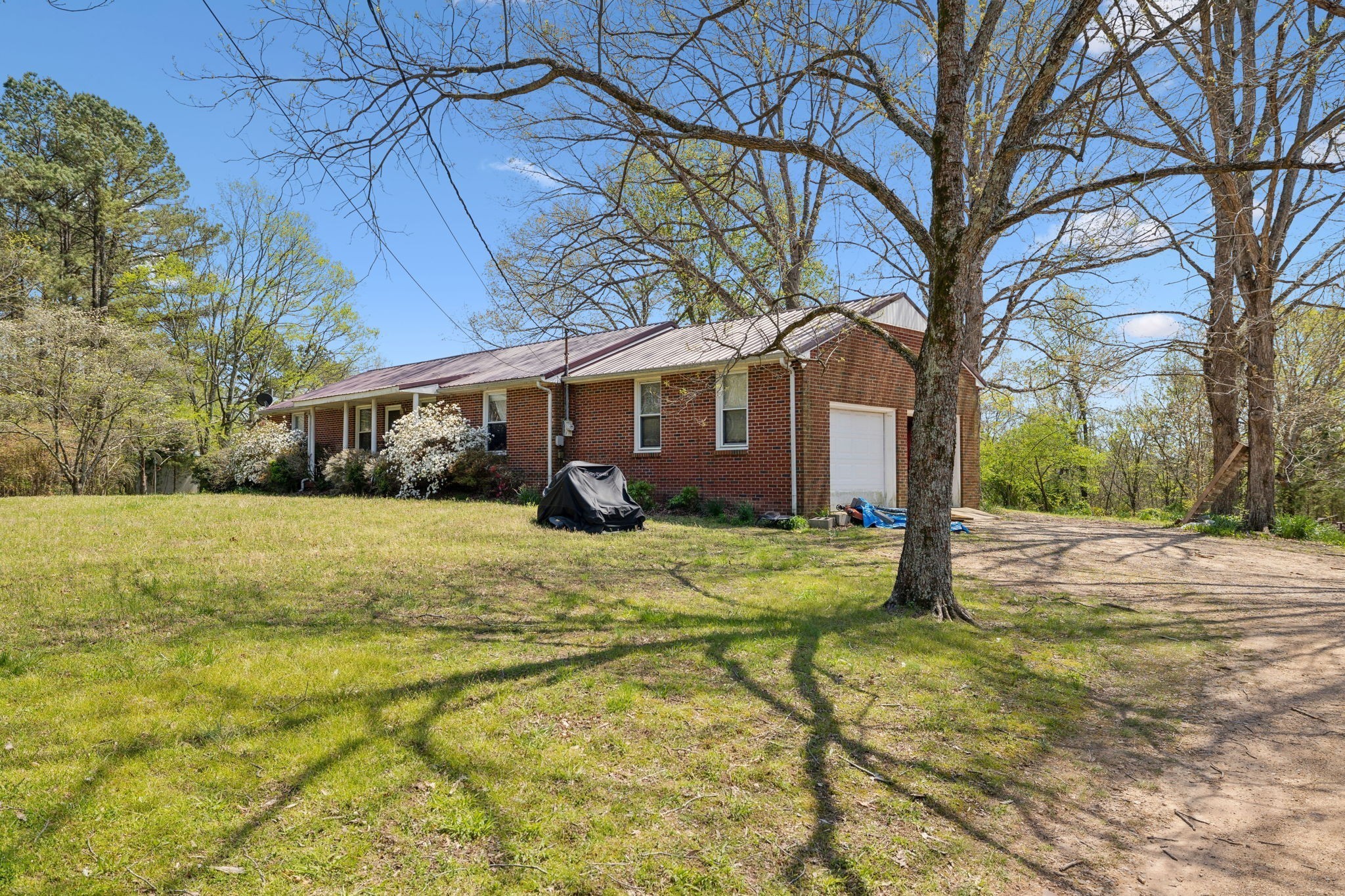 3467 Shouse Road Santa Fe, TN 38482 - Photo 10 of 55 a house view with a trees