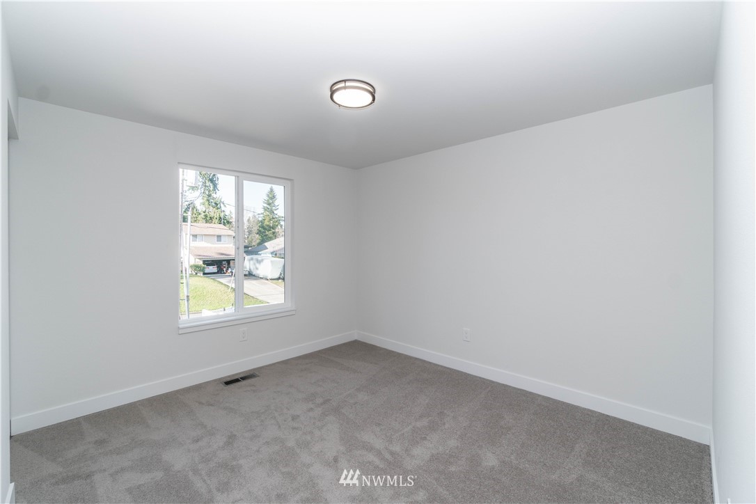 4427 Southeast 4th Street Renton, WA 98059 - Photo 19 of 37