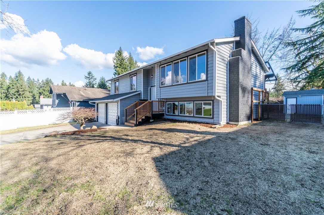4427 Southeast 4th Street Renton, WA 98059 - Photo 3 of 37
