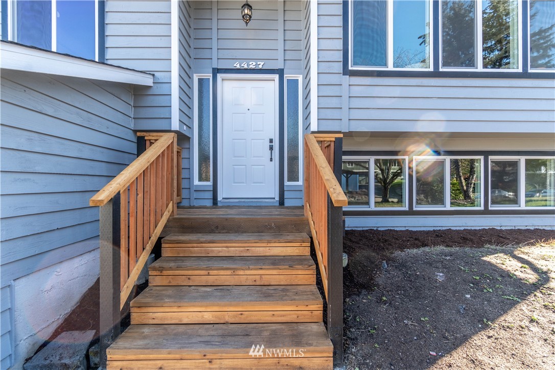 4427 Southeast 4th Street Renton, WA 98059 - Photo 4 of 37