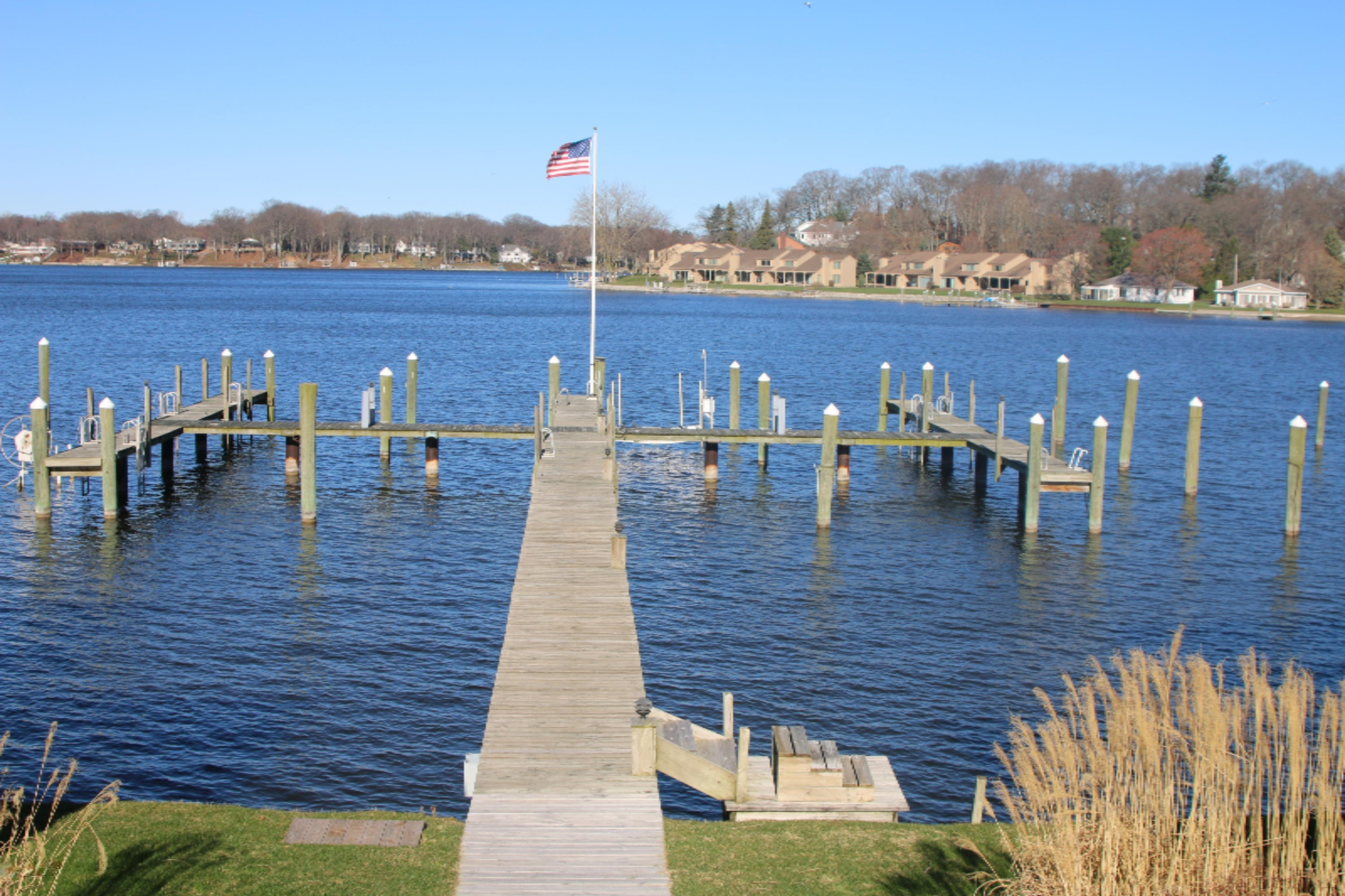 17510 North Fruitport Road Spring Lake, MI 49456 - Photo 2 of 23 Dock