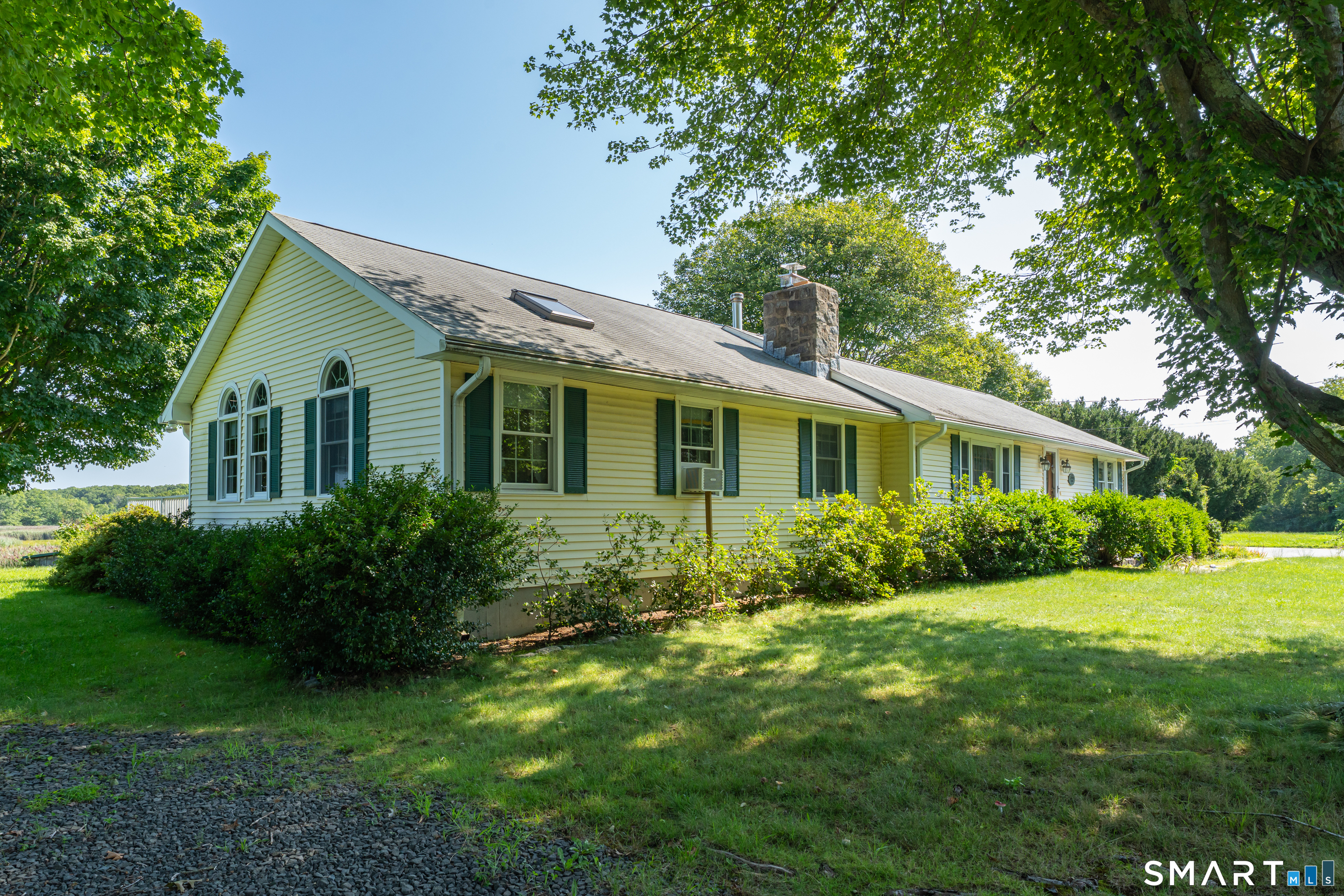 118 River Road Madison, CT 06443 - Photo 5 of 25 Another view of the home.