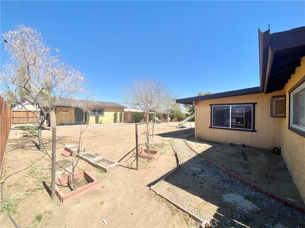 20936 Wigwam Road Apple Valley, CA 92307 - Photo 4 of 6