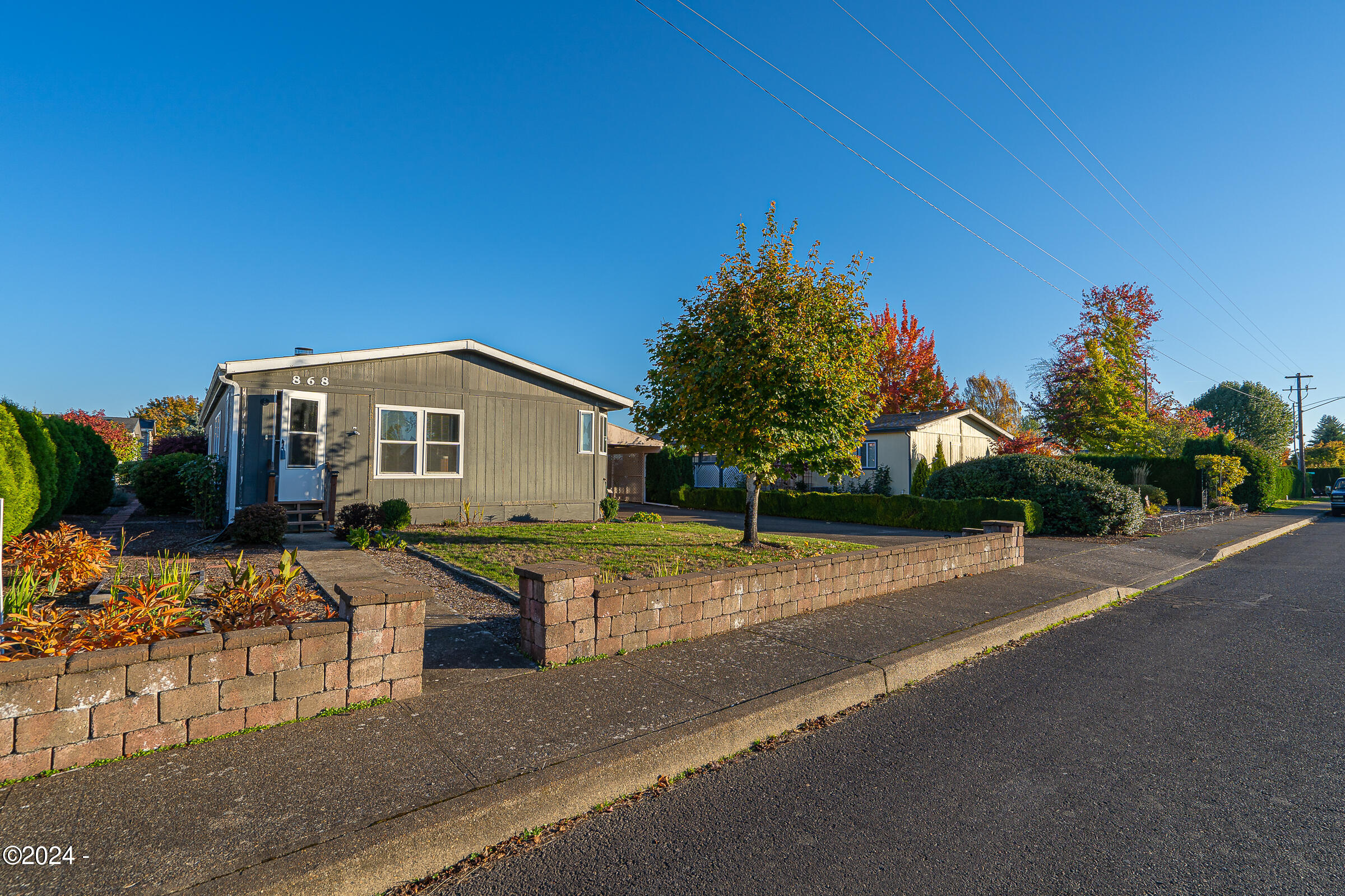 868 Southeast Hankel Street Dallas, OR 97338 - Photo 3 of 35 hankel-backlightmarketing-3