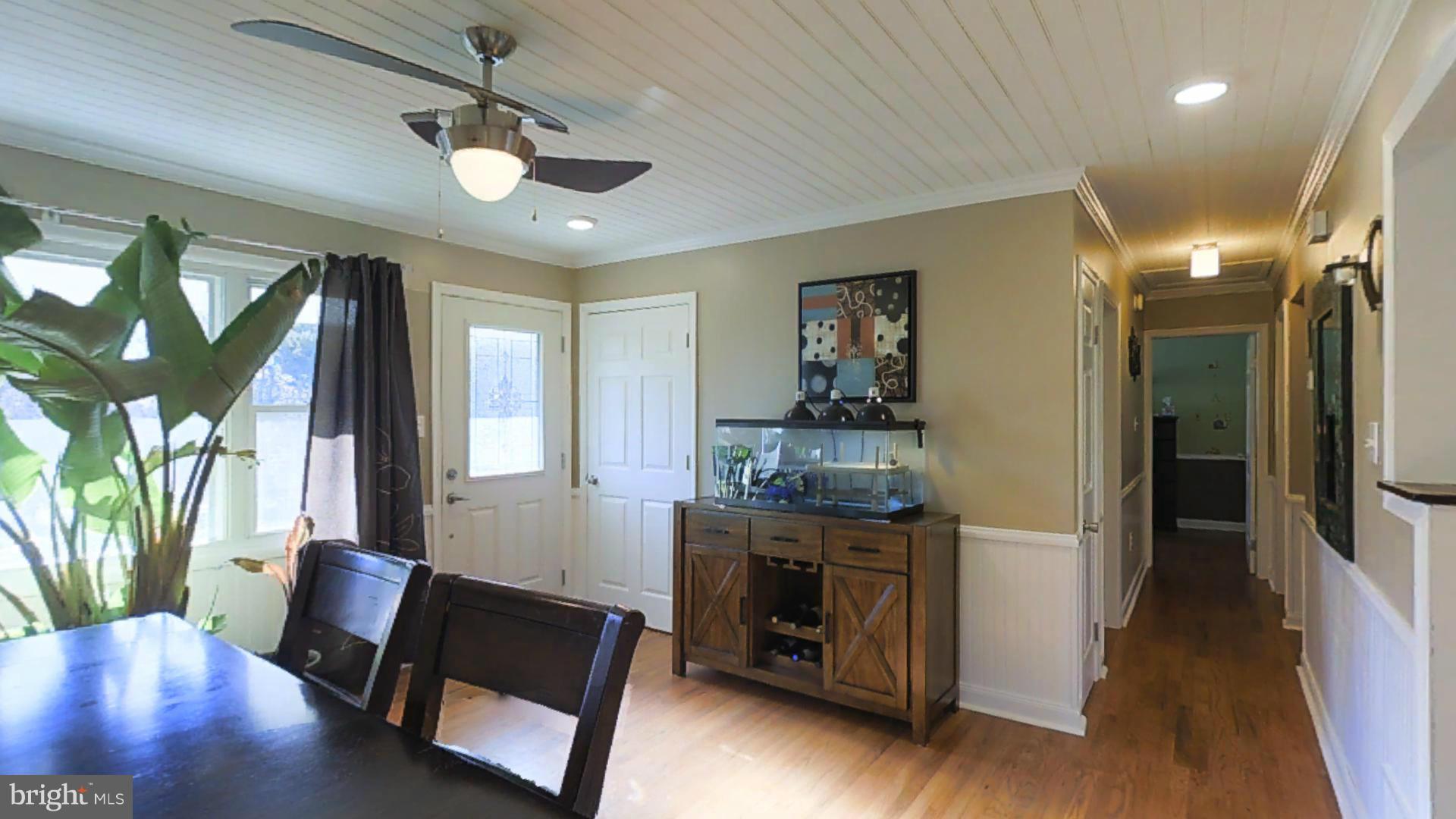 6922 Plantation Road New Market, MD 21774 - Photo 4 of 30 Living Room