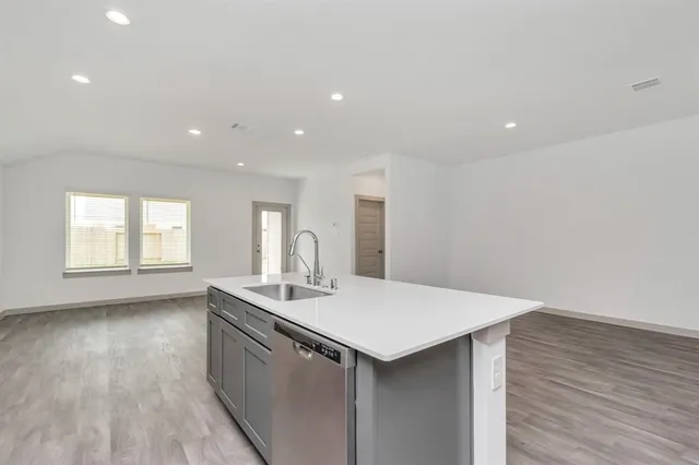 $2,500 | 606 Thunder Cloud Drive, Baytown, TX 77523