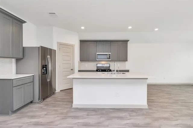 $2,500 | 606 Thunder Cloud Drive, Baytown, TX 77523