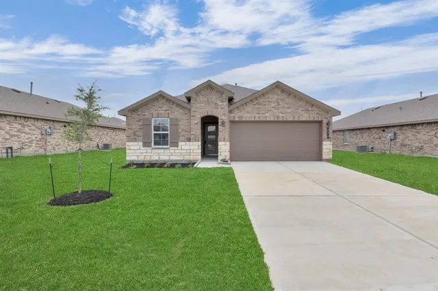 $2,500 | 606 Thunder Cloud Drive, Baytown, TX 77523