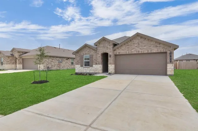 $2,500 | 606 Thunder Cloud Drive, Baytown, TX 77523