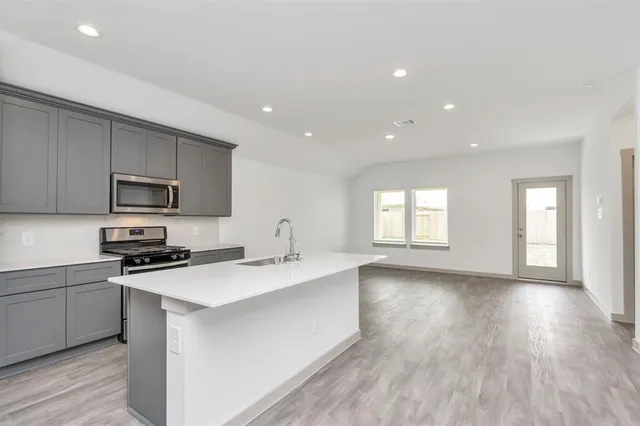 $2,500 | 606 Thunder Cloud Drive, Baytown, TX 77523