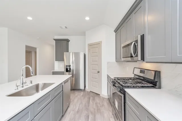 $2,500 | 606 Thunder Cloud Drive, Baytown, TX 77523