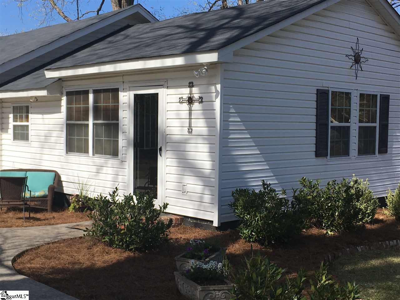 2213 East Lee Road Taylors, SC 29687 - Photo 2 of 22 Gallery Image 2