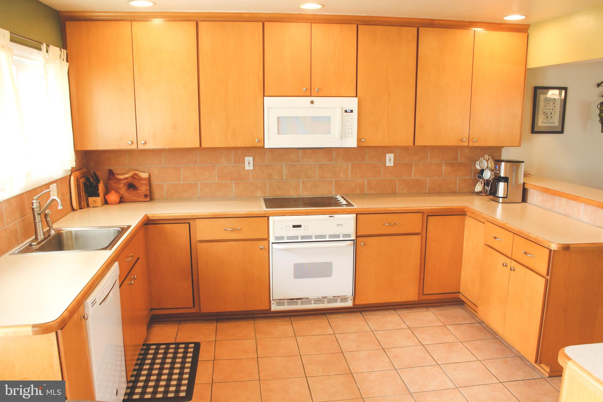 19 Red Berry Road Levittown, PA 19056 - Photo 9 of 39 Gallery Image 9