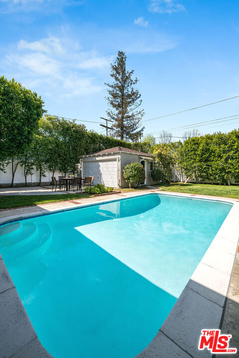 4539 Atoll Avenue Sherman Oaks, CA 91423 - Photo 25 of 28 a view of an outdoor space and swimming pool