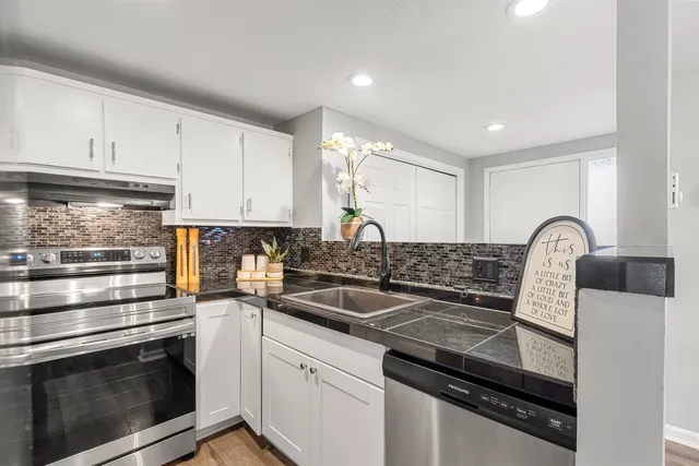 $350,000 | 10 Kingston Court, Unit 10, Merrimack, NH 03054