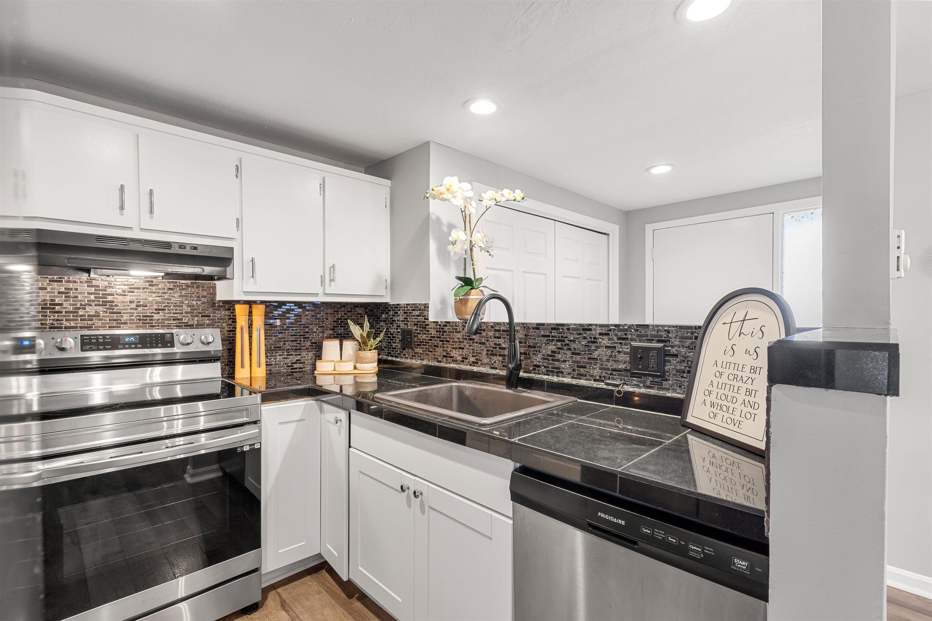 10 Kingston Court, Unit 10 Merrimack, NH 03054 - Photo 5 of 27