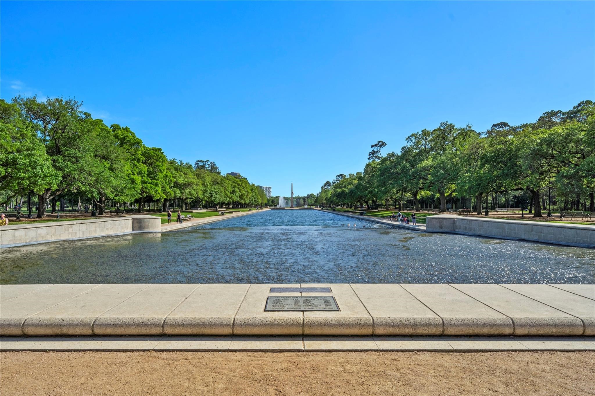 1111 Hermann Drive, Unit 28D Houston, TX 77004 - Photo 40 of 49 a view of a swimming pool with an outdoor space