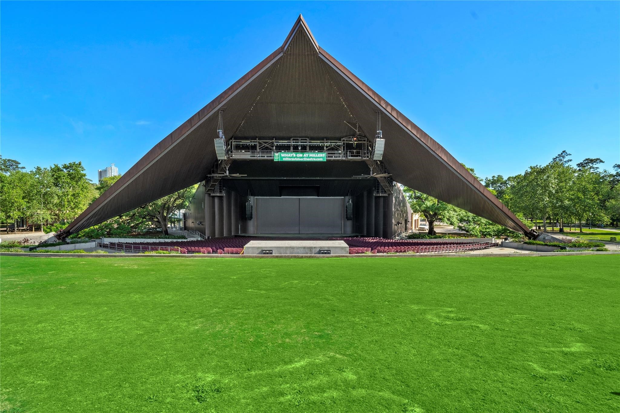 1111 Hermann Drive, Unit 28D Houston, TX 77004 - Photo 42 of 49 a front view of a house with a yard
