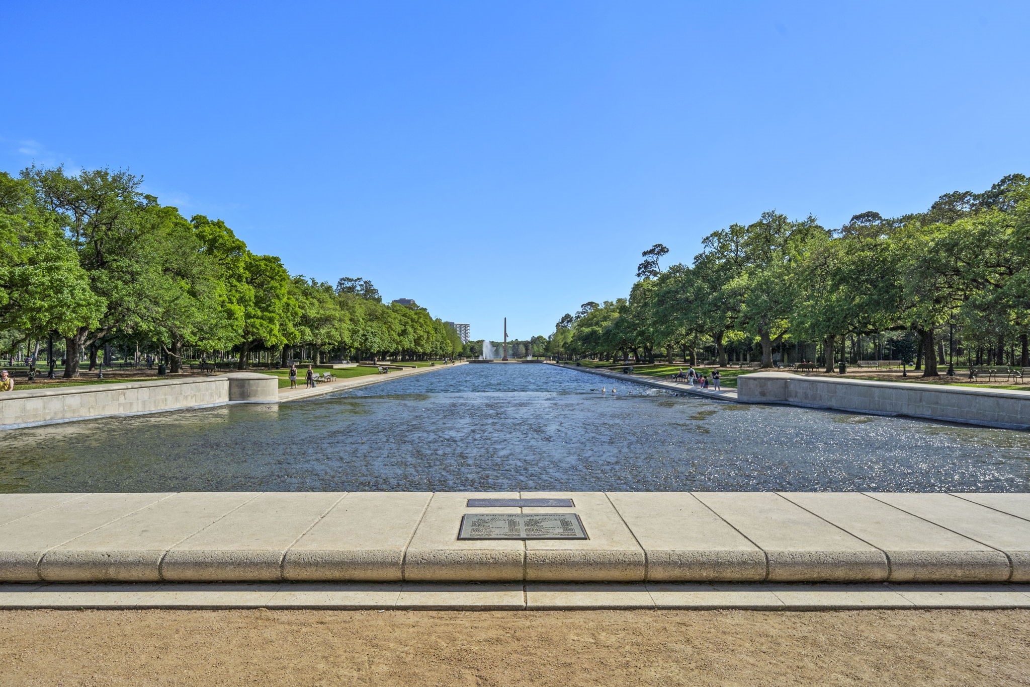 1111 Hermann Drive, Unit 28D Houston, TX 77004 - Photo 46 of 49 a view of a swimming pool with a yard