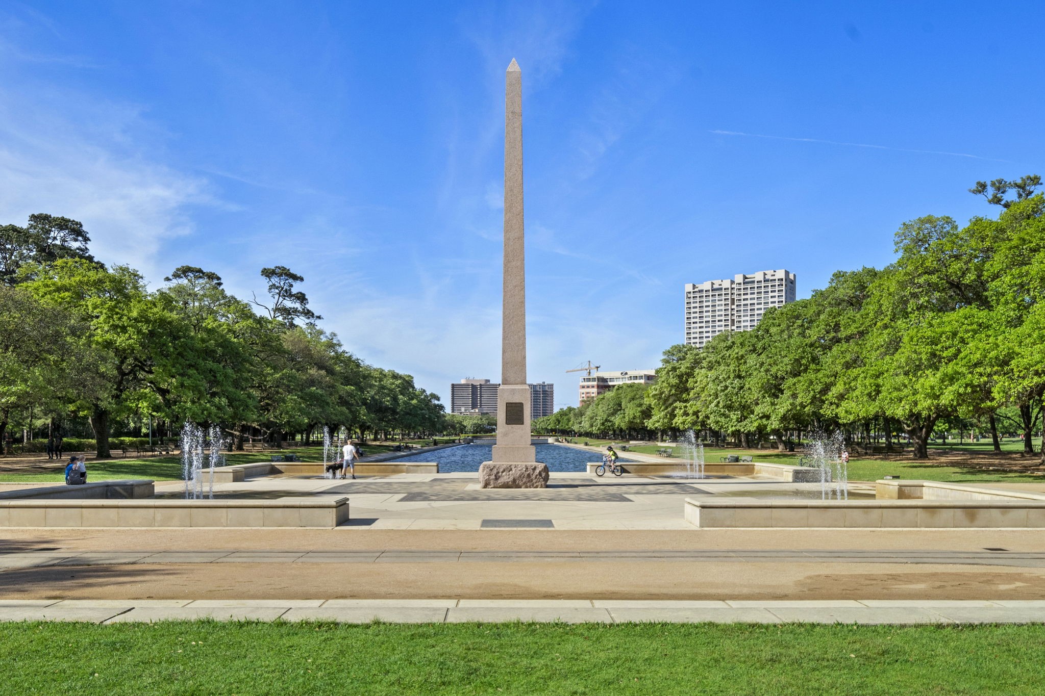 1111 Hermann Drive, Unit 28D Houston, TX 77004 - Photo 49 of 49 a view of a tall building with a yard