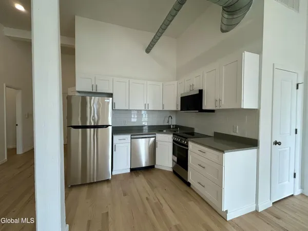 $2,000 | 155 River Street, Unit 5C, Troy, NY 12180