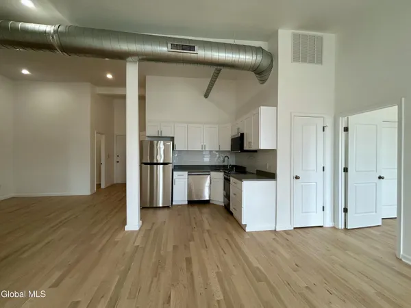 $2,000 | 155 River Street, Unit 5C, Troy, NY 12180